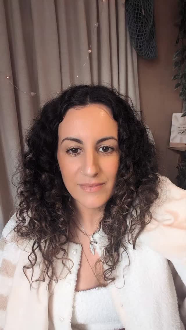 What I'm letting go of from 2025 & what I'm amplifying in 2026!
What I mean when I say find what lights you up, unlock your personal power and be authentically YOU in-person as well as online...
I look forward to sharing my thoughts on this in a free intimate sacred space TOMORROW at 11am.
Ask me for the link 😘