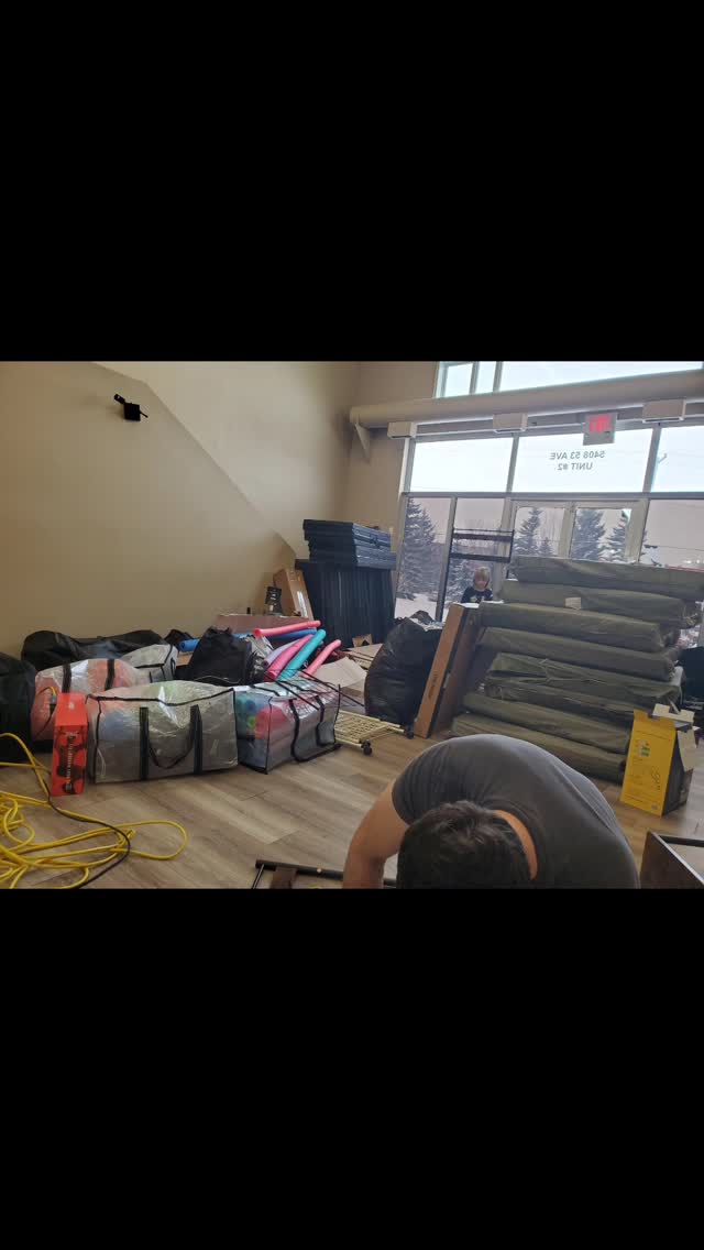 We did it.
In one day flat.
Because we have an amazing community.
We set up our brand new space in 1 day flat!
We did a deep clean of the entire place, mudded, taped, sanded, painted, built furniture, took out the garbage, laid the flooring, set up the equipment.
We live in a day and age where it's harder and harder to find friends who will help you move. We had a whole team show up to help. Thank so much, guys and gals - you are all amazing, true friends!
We are so grateful!!
More to come...