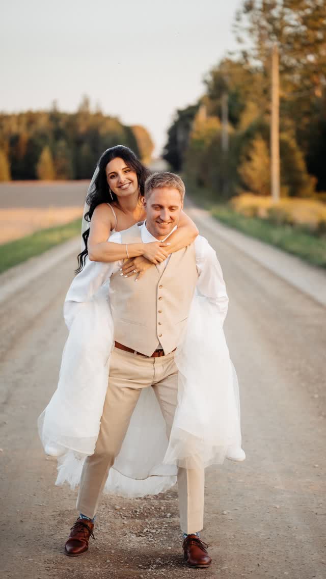 E&R helped us capture another timeless wedding day @erinestate 💍❤️
#tmcweddings #torontoweddingphotographer wedding