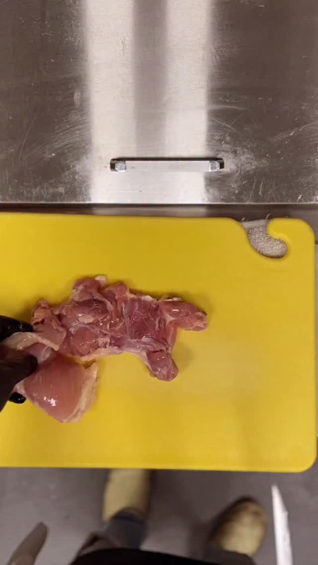 NEW BOX Chicken Sando dropping today! Thursday’s ONLY (for now). Limited supply so make sure you get your order in ASAP! Are you gonna get Original 🏆, Spicy🥵, Hot 🌶️ or Crazy Hot👹?
.
.
.
#losangeles #foodie #boxchicken #chickentenders #restaurant #lafoodie #westla #ubereats #la