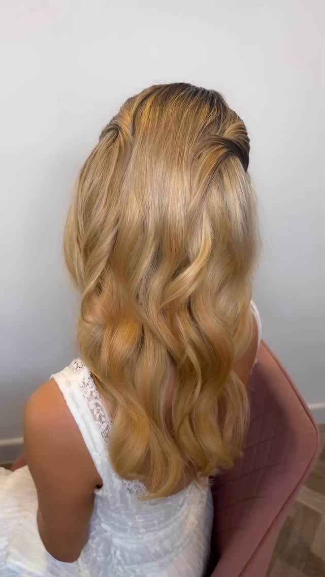 For your inspo… more of this half up do ❤️
#softwaves #romanticwaves #bohoweddinghair #bridalhair #weddinghair