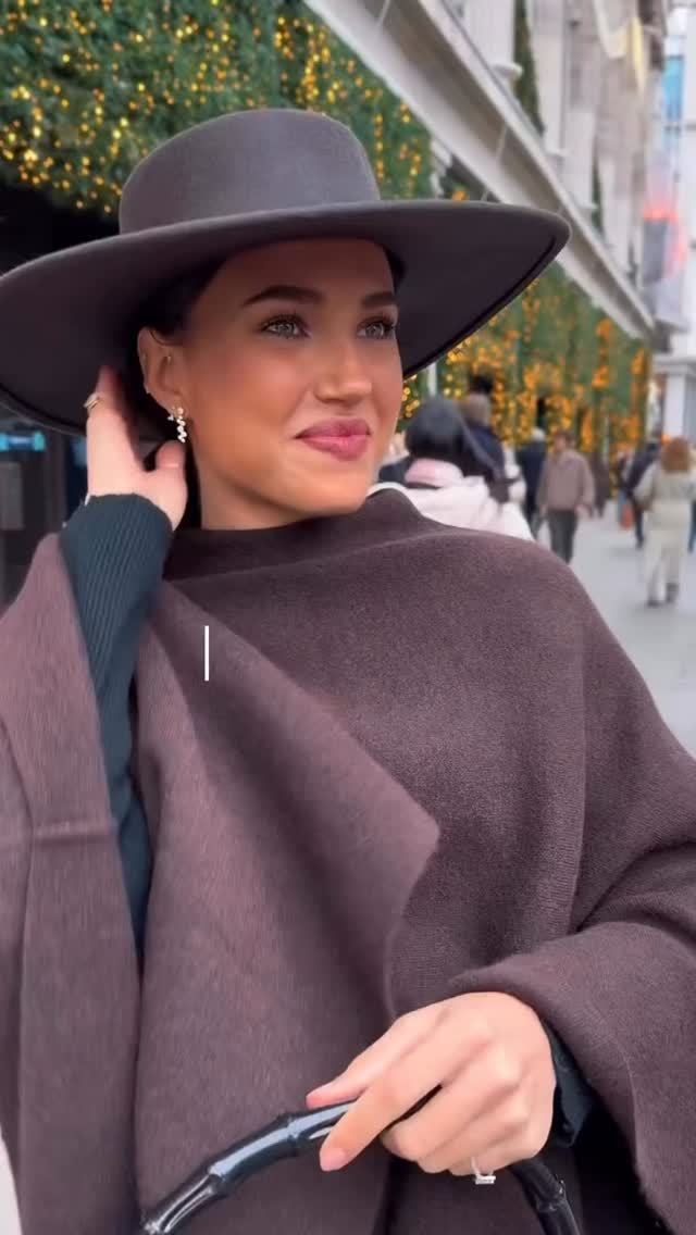 Top 10 fashion tips for 2026! Which one was your favourite? ✨
1. @otti_ldn - Compliment others & being stylish vs fashionable.
2. @anettaberi_ - Make it your own & Love it.
3. iammanuelladln - Don’t worry what others think.
4. @patilopezz - Sunday cosy, everyday.
5. @melissadelmarmendez - Be comfortable & Mix high & low.
6. @laksikavijana - Invest in composition & fabrics.
7. @sophiafcortes - Good quality basics.
8. @ameliarosemua_ - Shape & Tones.
9. @nikkililly - Less is more & Accessorise.
10. @keleleroc - Learn to sew & customise.
Remix @the___gloss