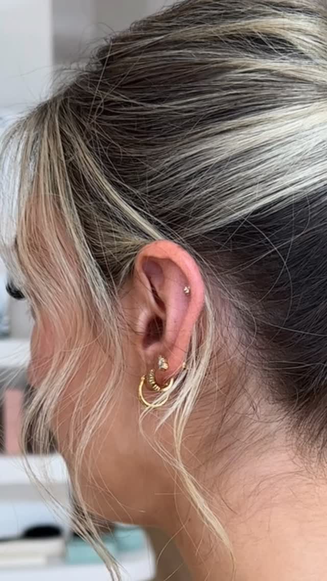 I want a structured bun but I want it messy and modern….
I got you 😉🤝
#ascotvalehairdresser #unionroadascotvale #upstyle #messybun