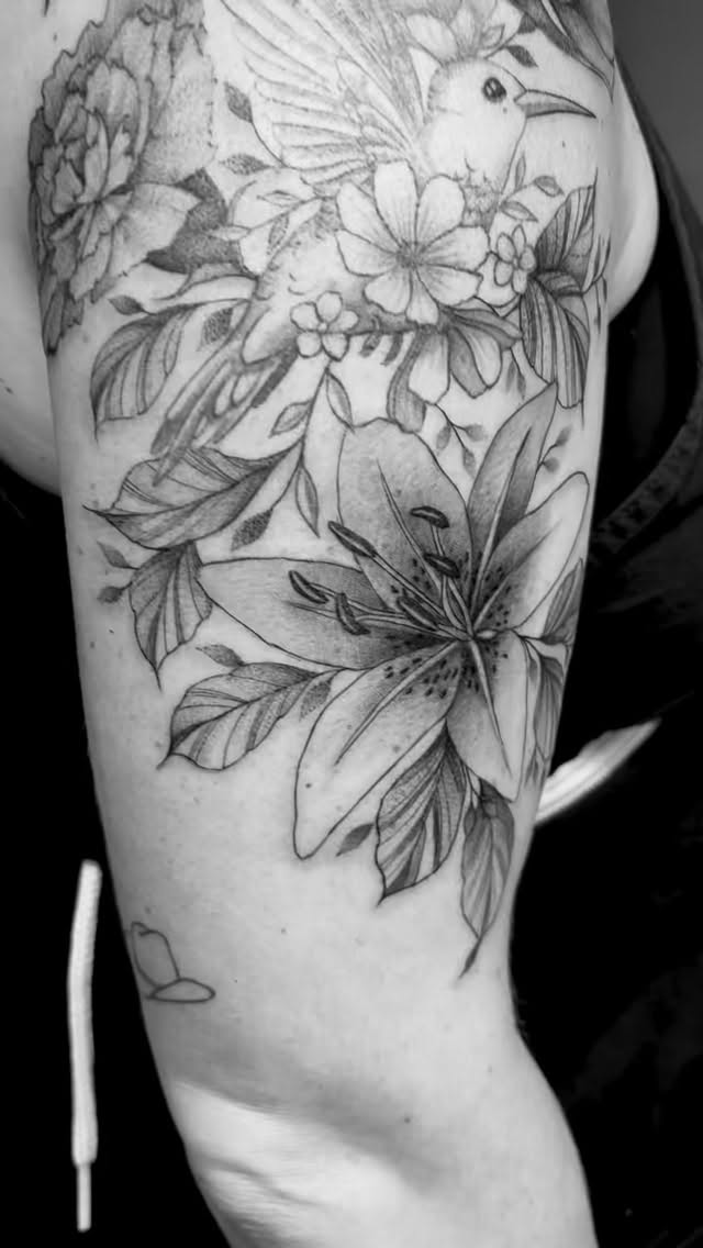 Started this year off with adding to this existing hummingbird tattoo! We added 3 very important birth flowers to an already very meaningful tattoo of florals and a hummingbird. Iβd say it all blends seamlessly together!
Thankful I get to do this work for another year. Thank you to you all for being here β€οΈ
#ottawa #tattoo #fineline #ottawatattoo #floral