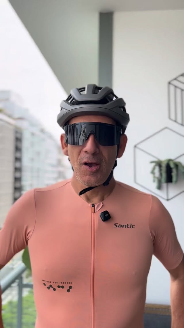 Puras patrañas😎🤣
Pero si buscas un buen caso o gafas para estar guapo, encuéntralo en nuestra página web:
🛒www.santicperu.com