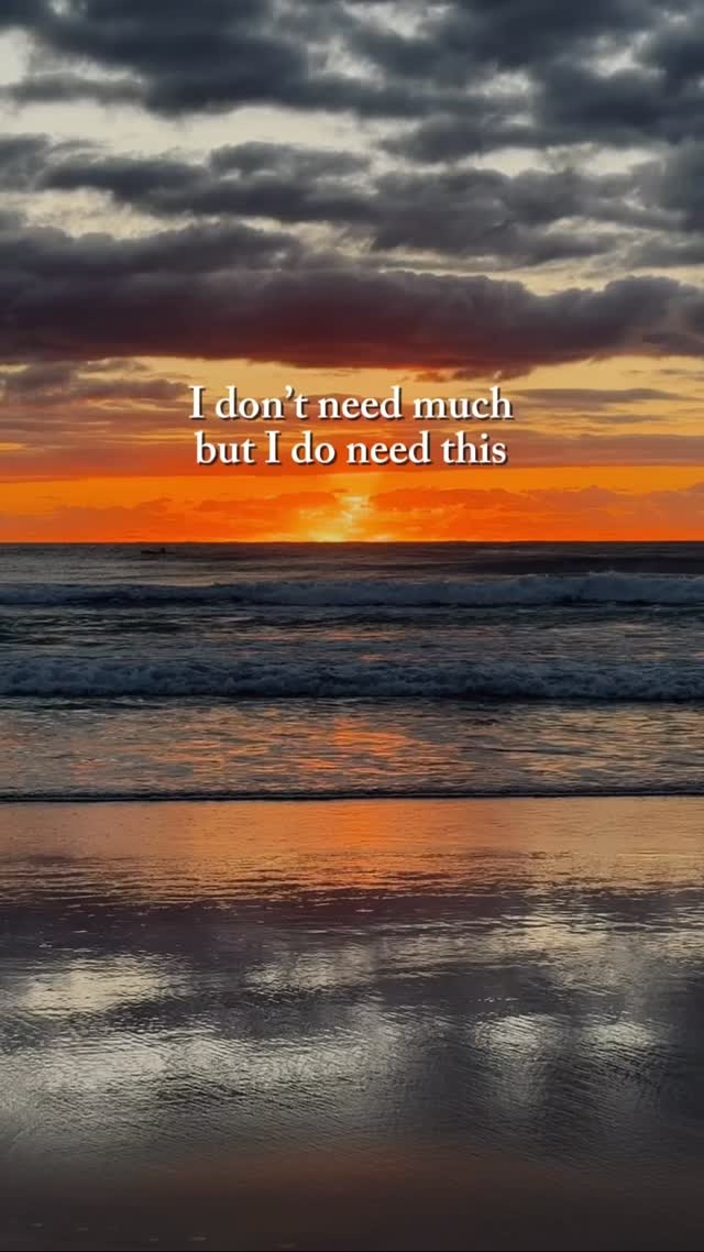 __first light hits different 🌅
#sunrise
#beach
#queensland
#instamood
#explore