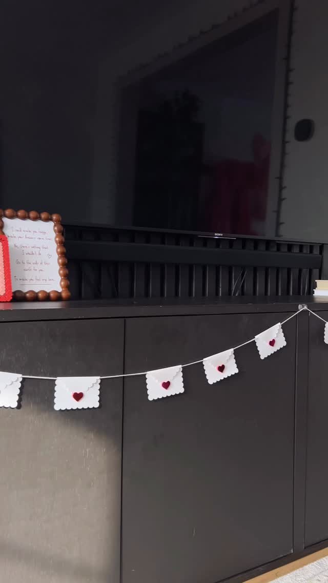 let’s make the cutest love letter garland with my cricut ✉️💖 …come back to see it get even cuter!
#valentinesdaydecor #valentinesdiy #valentinesgarland #valentinescraft#cutehomedecor
crafting, valentines decor, garland, valentines day, valentines inspo