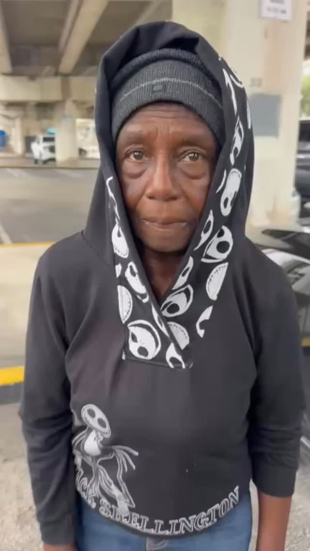 On Friday, we went out for one of our Love Attack nights to do street outreach. With the cold winter nights, we made sure to bring warm supplies; blankets, sweaters, and more 💙
That night, 25 people found shelter, including Ethlin Muñoz (featured in the video), an 80-year-old woman who had been homeless for three years. She’s now safe at Mia Casa, a homeless shelter for the elderly.
We head out every other Friday! If you feel called to help, come be part of the love revolution ❣️💪
More info and upcoming dates on our website - link in bio! ✨