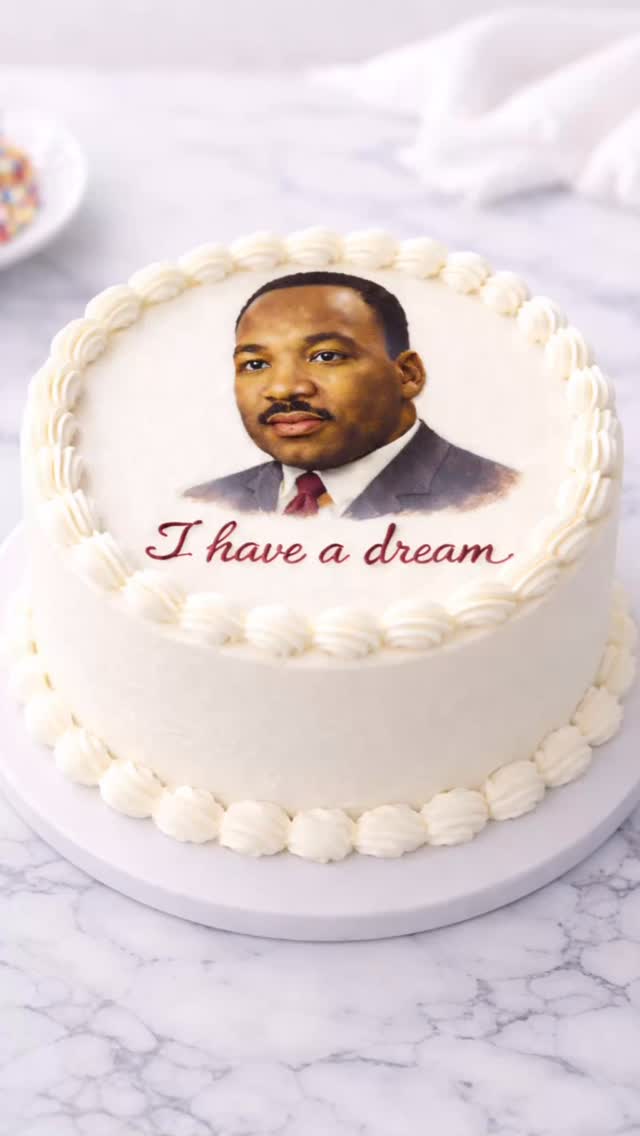 Dreams are worth celebrating 🤍
Hope is worth holding onto. Love always leads.
Today’s sweetness is inspired by a dream that continues to shape the world — one joyful moment at a time 🎂✨
#TasteOfCakery #DreamsAreWorthCelebrating #SweetMoments #martinlutherkingjr #customcakes