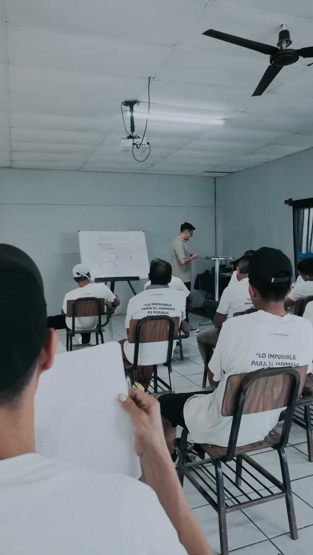 Dios desea regalarnos una nueva vida a través del poder de Su Palabra. 📖
En Mesón del Cielo, creemos que la verdadera transformación comienza cuando abrimos nuestro corazón a Su verdad. 💙
🌿 Permite que Su Palabra te guíe hacia una vida llena de propósito, libertad y esperanza.