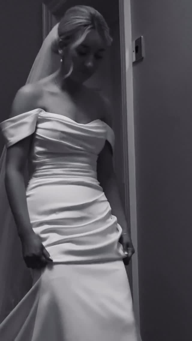 Your bridal morning is the quiet part no one tells you to save, the nerves, the giggles, the deep breaths, the “oh my god it’s happening” moments.
Nothing is staged. Nothing is for show. Just you, as you were.
If you want that feeling captured (and delivered back to you the next day), enquire via my website or drop me a DM ✨🕊️
Content creator: @the.socialguest
Make up: @laurajessicamakeup
Hair: @josiemariehair
Wedding Content Creator | 2026 Bride | Bride Era | Wedding Day | UK Bride 2026 | Destination Weddings | Wedding Inspo | Wedding Planning 2026