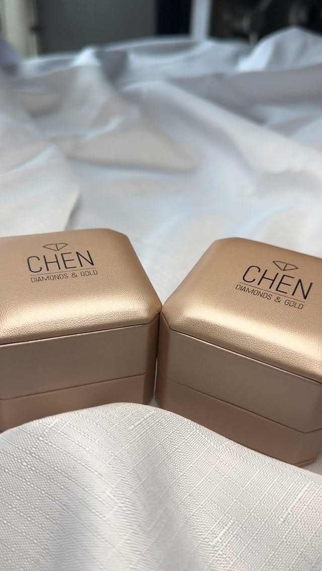 יום האהבה הבינלאומי מתקרב אז תזכרו כשאהבה באה בזוגות היא שווה יותר ♥️♥️ #chendiamonds #loveher #valentinesday #jewellery