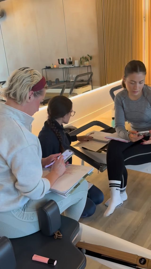 📚Studying anatomy during Reformer TT means understanding why movements work, not just how to teach them.
Build clarity around alignment, muscle function, and safe progressions so you can teach with confidence and purpose.
#reformerpilateslondon #reformerpilatesteachertraining
#reformerpilatesclapham
#teachreformerpilates
#Matpilatesclapham