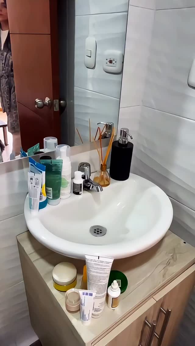 Cada fórmula nace de una elección cuidadosa.
Pensada para respetar tu piel y todo lo que la rodea 🌿
En Seralia creemos en el valor de lo esencial:
ingredientes bien elegidos, procesos conscientes y resultados que se sienten con el tiempo.
Cuidar tu piel también es cuidar lo que importa.
#Seralia
#Skincare
#CuidadoDeLaPiel
#SkincareRoutine
#PielSana