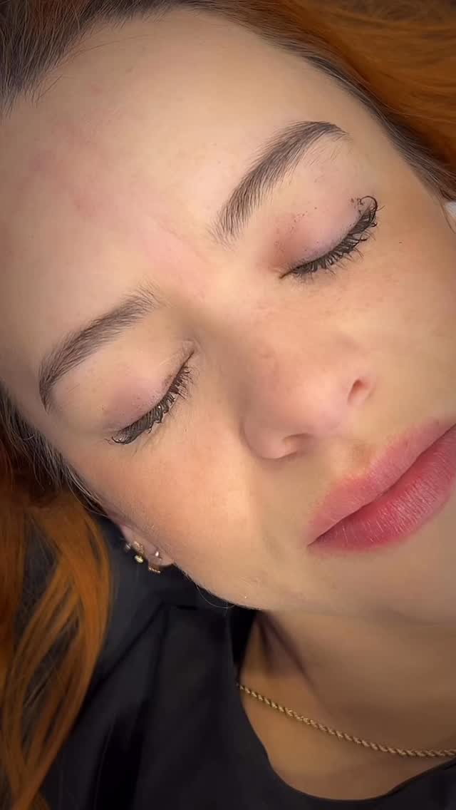 Brow Sculpting + Henna= instant brow makeover 🤎
We map, sculpt, and stain for a fuller, more defined look—no makeup required. Arist: Luisa Benefits of Henna Brows:
• Stains the skin + hair for a fuller look
• Makes brows look filled in without makeup
• Helps camouflage gaps + overplucking
• Lasts longer than tint (perfect for busy girls)
Book Brow Sculpt and Henna ( link in bio) ✨#orlandobrows #browshaping #eyebrowshaping #browsorlando #hennabrows