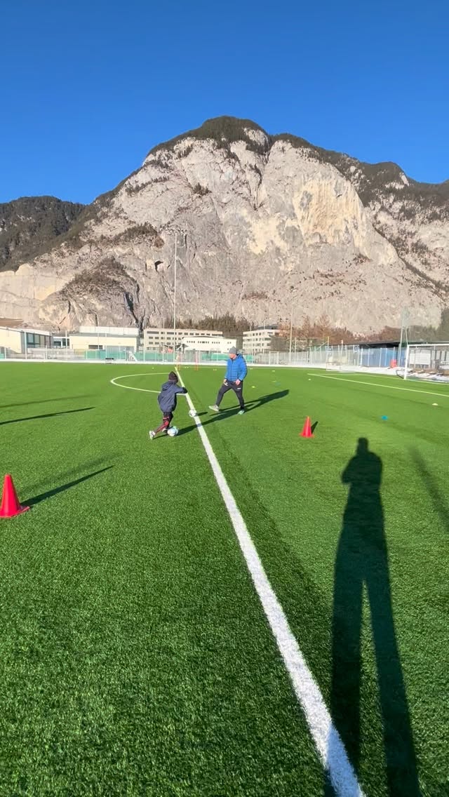 Jede Berührung zählt: enge Ballführung, schnelle Schritte, klarer Abschluss. ✅