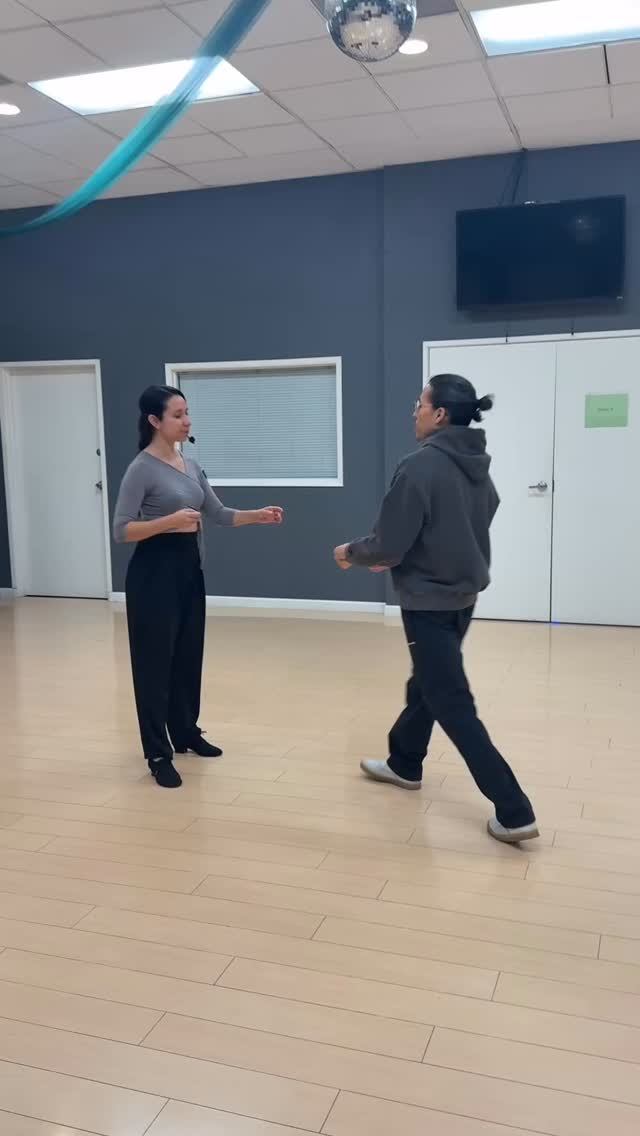 A good check turn starts with a strong connection on the open break.
That connection comes from your frame and your connection with your partner.
If you want to know more about it, leave a comment 👇
#SalsaCheckTurn #SalsaEducation #DanceTechnique #SalsaTeacher”#andreaelmoredance