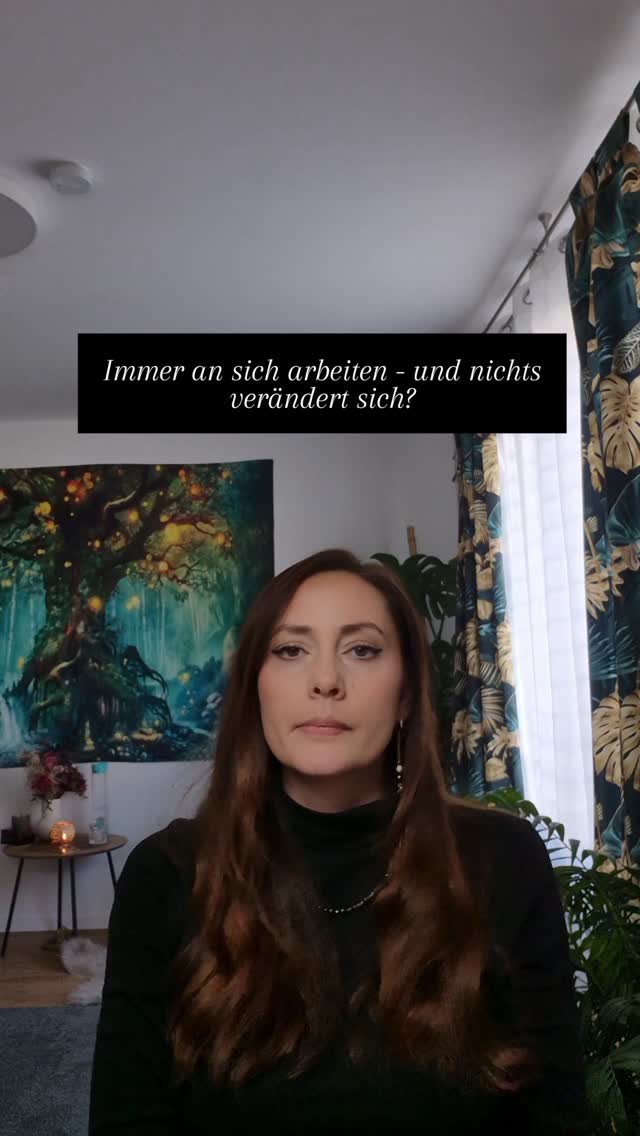 ✨ Fühlst du dich oft in denselben Mustern gefangen?
In meiner systemischen Aufstellungsarbeit schauen wir gemeinsam, wo Blockaden wirklich entstehen – oft in deinem Familiensystem oder in übernommenen Themen, die du unbewusst trägst.
Ich begleite dich dabei lösungsorientiert und achtsam – Schritt für Schritt – damit du dich wieder leicht und frei fühlst, im Kopf, im Gefühl und im Alltag.
💫 So arbeite ich:
Offline-Sitzungen in meiner Praxis – ein geschützter Raum, nur für dich, wo alles Vertrauliche bleibt.
Online-Sitzungen – für alle, die nicht vor Ort sein können, genauso intensiv und sicher.
Ich arbeite einzeln mit dir, oft auch mit Symbolen, Steinen oder Matten, um die Dynamiken sichtbar und spürbar zu machen.
Alles, was in der Sitzung passiert, bleibt streng vertraulich – du kannst dich vollkommen fallen lassen.
Wenn du spürst, dass du aus der Spirale alter Muster aussteigen möchtest, schreib mir gern. ✨
Ich begleite dich, damit du wieder in deine Kraft und Klarheit kommst.
#SystemischeAufstellung #BlockadenLösen #InnereFreiheit #Familienmuster #Selbstliebe Veränderung