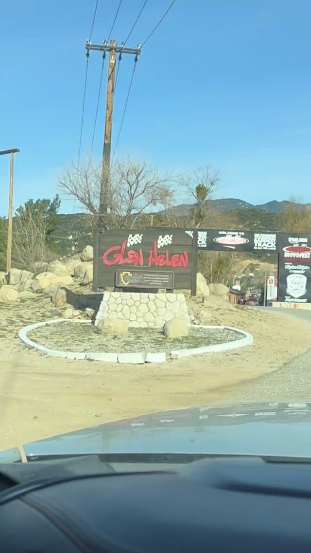 New Lid Update‼️
Hope you enjoy your new helmet @motomiles_126 🤙🏻
Great job today, so very thankful to be able to do this.
🙏🏻
#offroad #racing #helmet #helmetsafety #corbinwaynefoundation