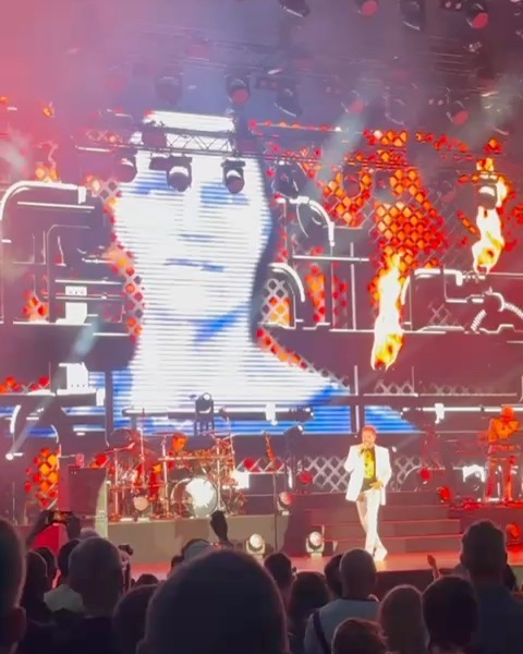 Wild Boys in Montreux 🇨🇭
A quiet family holiday was in order she said.
But things happen when you land in the middle of #Montreuxjazzfestival , cue #DuranDuran lakeside. What an amazing night 🤩
#turnupthevolume #80s90smusic #montreuxjazzfestival