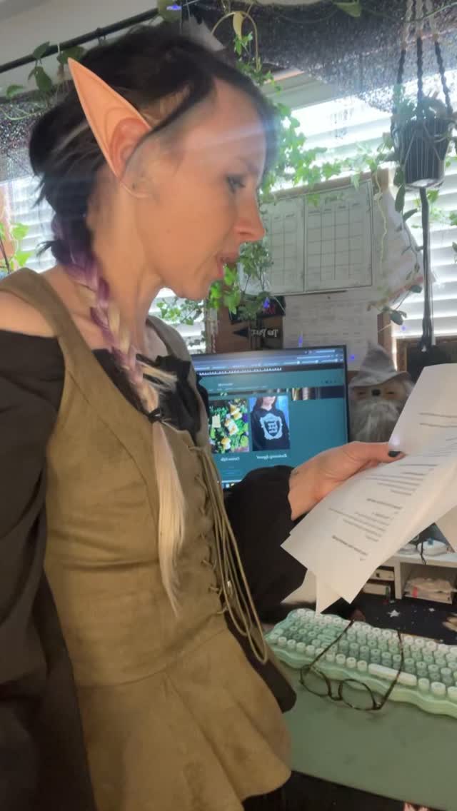 Pixigh wants to know how this business stuff works 🤔
#fantasycosplay #storyboundapothecarium #runningabusiness #pixighthefae #storyboundmagic