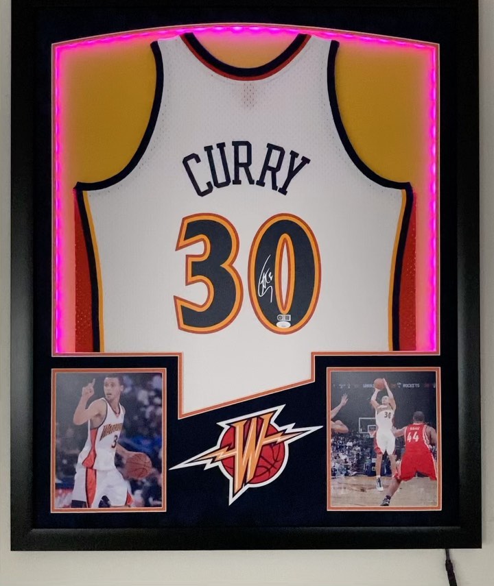 @stephencurry30 Signed LED 2009-10 Rookie Year Mitchell & Ness Hardwood Classics Framed Jersey
We have a few available DM if interested
•
•
#stephcurry #goldenstatewarriors #nba #autographedjersey #sportsmemorabilia