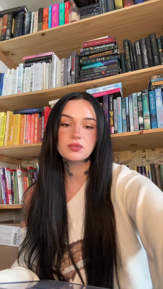 Emotional description isn’t about big words.
It’s about making the reader feel it in their chest.
#editingtips #editor #writingtips #writersofinstagram #writer