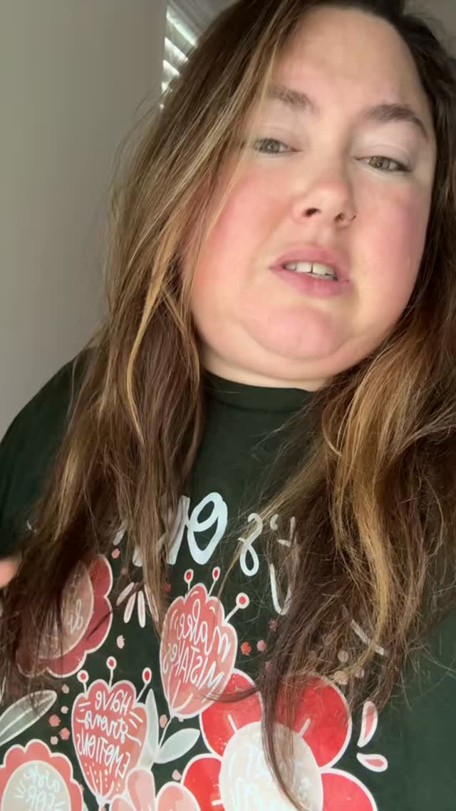 Whyyyyy is there a lagggg but WHATEVER because I couldnāt not share this hair magic @witchyscissors created! I literally showed her like five pictures and the way she absolutely somehow nailed it so perfectly with a combination of all five she really is magic! šŖ she has me feeling like thatttt girl š
š½š„µāØ be prepared to be sick of me because I only have like 10 more transition videos to post š¤·š½āāļøšš»