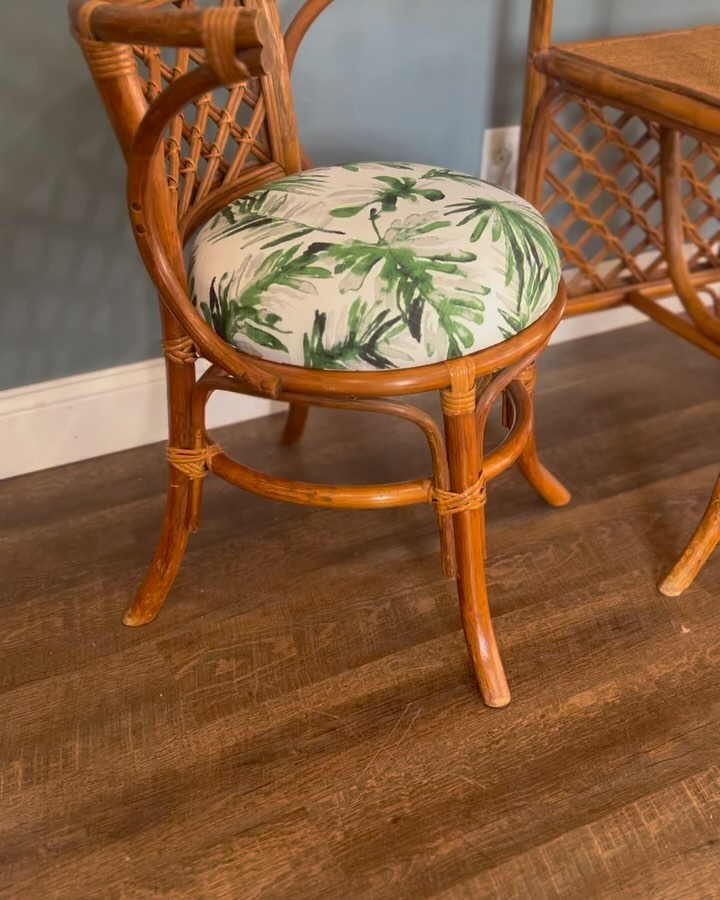 Friendship Friday! Our talented fellow upholsterer, Erika, of @swatchupholstery reupholsters unique vintage pieces for sale in exciting fabrics. This table and chair set is definitely summoning spring! 🌱 Available for purchase when you stop in to Old Town Upholstery or by DMing us! We love to support our fellow furniture friends’ passion pieces!
#asseenincolumbus #lifeincbus #onlyincbus #interiordesign #interior #interiordecorating #commerialinteriors #restaurantdesign #614 #ohiomade #madeinohio #craftsmanship #commercialfurniture #commercialgrade #mixeduse #reupholstery #hotelfurniture #lobbyfurniture