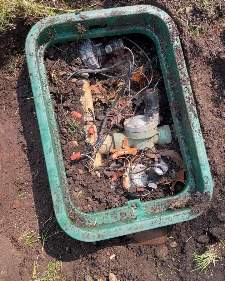 Plumbing Repairs from todayโs route. Replaced a DCVA Backflow in a meter pit and repaired a broken 1โ sprinkler main and installed a new blowout
#ample #irrigation #lawn #sprinklers #lawnsprinklers #plumbing #repair