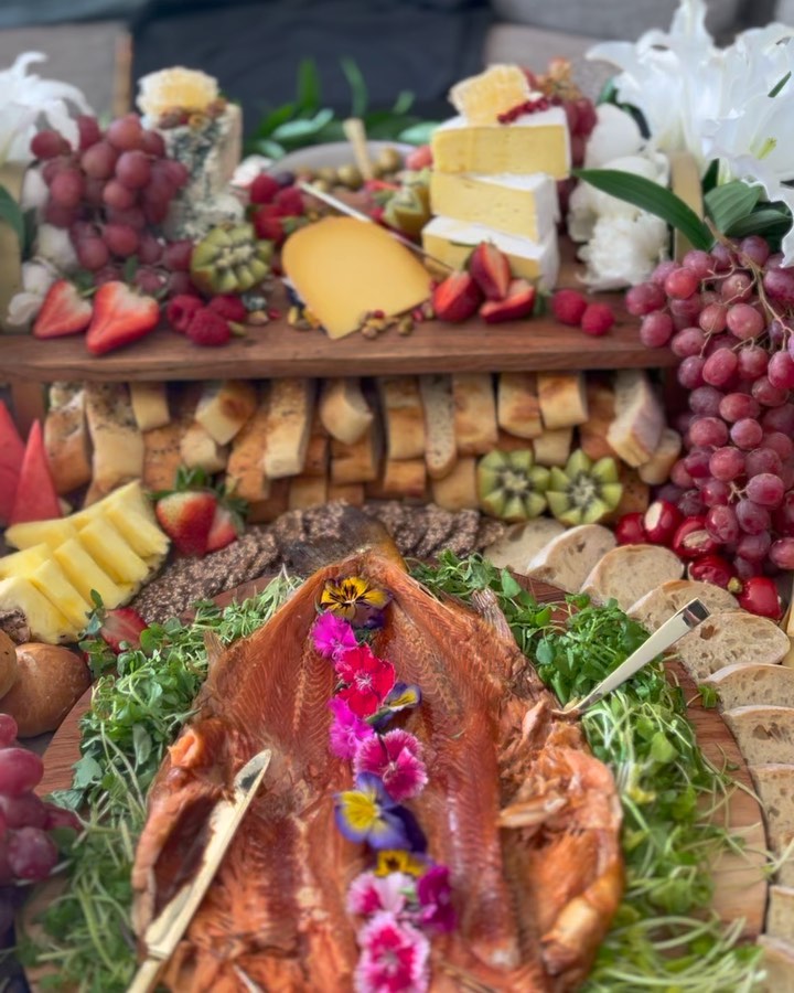 🤤🤤
📩 hello@theplattercollective.com
.
.
.
.
.
#cheeseplate #cheeseboard #cheese #cheeseplatter #grazingtable #charcuterie #cheeseboards #cheeselover #grazing #foodstylist #foodstyling #foodblogger #foodie #foodporn #foodphotography #foodstagram #supportlocal #platterporn #aucklandeats #aucklandcatering #eventplanningauckland #platter #grazingtables #aucklandevents #theplattercollective