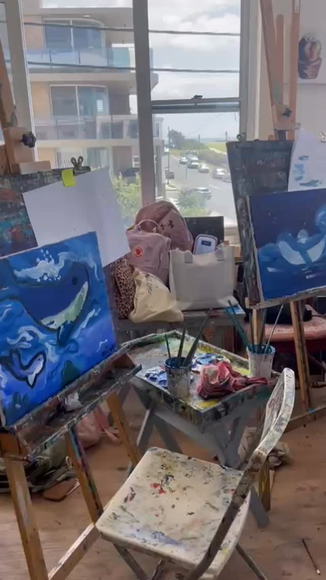 Fantastic paintings created at The Art Studio this week school holiday workshop PAINTING WHALES. So much expression and beautiful colours of the ocean ! Well done everyone ! Term 1 art classes starting next week develop skills and passion for art. #theartstudiomaroubra #maroubra #maroubrabeach #maroubracommunity #artclassessydney artclasseseasternsuburbssydney kidsartclasses paintingclassessydney drawingclassessydney maroubracreativehub sydneyartclass sydneyart sydneyworkshop sydneycreative sydneykidsactivities sydneykidsworkshops sydneyartschool
beginnersartclassessydney kidsactivitiessydney weekendworkshopssydney couplleexperiencesydney artsydney artgallerysydney
I