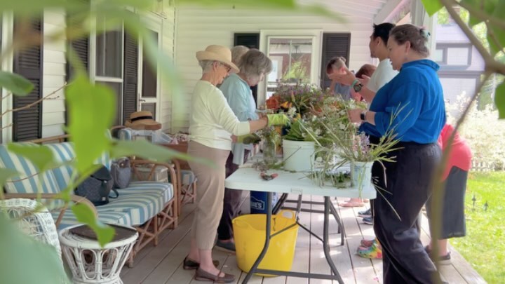 Despite the momentary showers passing through, our first #artwalk of the season was a great success!
Next ArtWalk will be on July 25th. We hope to see you there!
#gardenclub #gardenclubofwiscasset #wiscasset #wiscassetmaine #midcoast #midcoastmaine #wiscassetartwalk #maine #thewaylifeshouldbe #communityfundraiser #gardenclubofamerica #gardenclubfederationofmaine