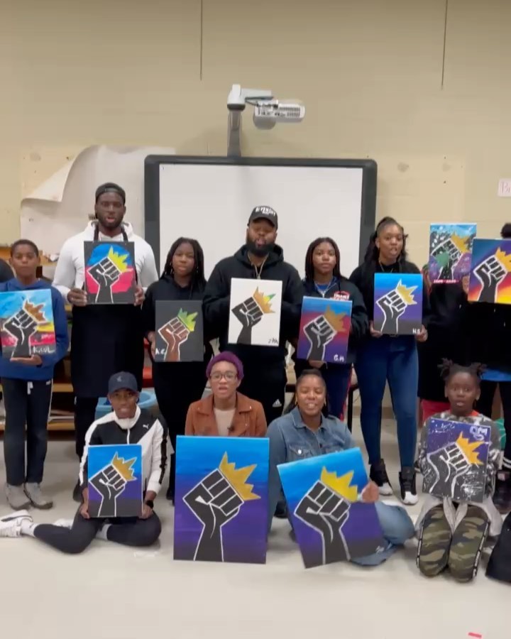 We had the absolute honour of being invited to facilitate a paint event with @blackkingsblackqueensmovement! Such a pleasure to help encourage the youth to tap into their creativity and self expression. 👑
Thank you to @deansamuels_ for reaching out and inviting @2mixup to be included in the movement!
