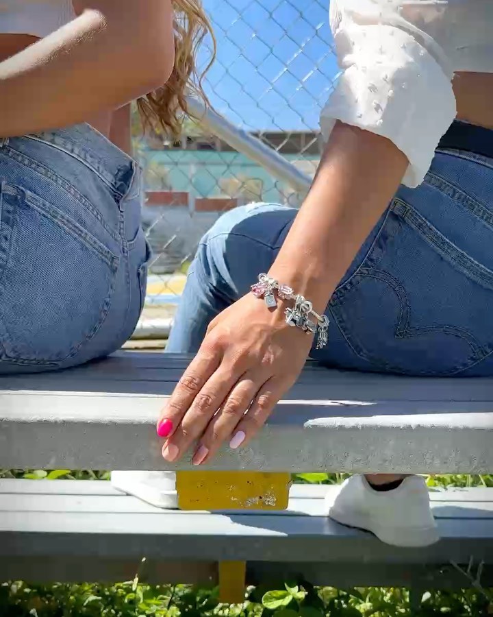 🌟 ¿Estás listo para lucir un accesorio encantador y expresar tu espíritu viajero?
¡No esperes más! Visita escribanos al WhatsApp y elige tus charms favoritos de la categoría Travel.