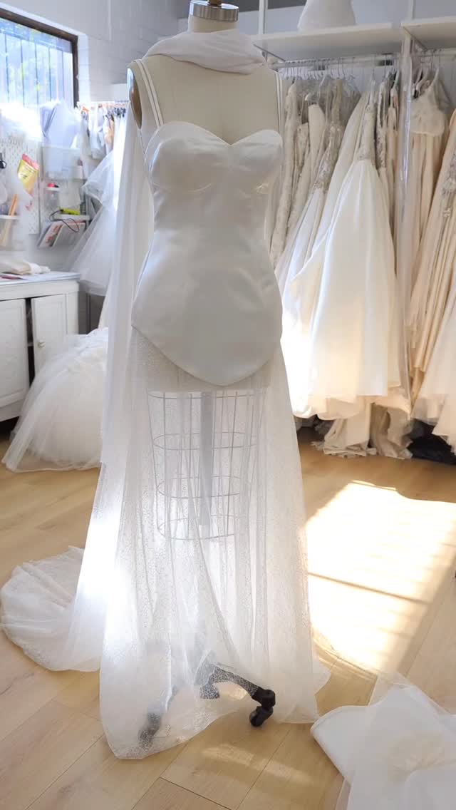 A modern bridal trio.
Sheer lace skirt layered with softness, a sculpted satin bustier for structure, finished with a fluid chiffon scarf that moves with you.
Designed for the bride who wants options — ceremony to reception, styled your way.
Understated. Fashion-forward. Effortlessly re wearable.
Size 8.
Available in-store at Love Me Twice ✨
Hashtags:
#ModernBride #BridalSeparates #TwoPieceBride #BridalStyling #AlternativeBride
FashionForwardBride SustainableBridal UpcycledBridal EcoBridal
AustralianBridal MelbourneBrides LoveMeTwiceBride ModernWeddingDress
BridalCorset LaceWeddingSkirt ContemporaryBridal