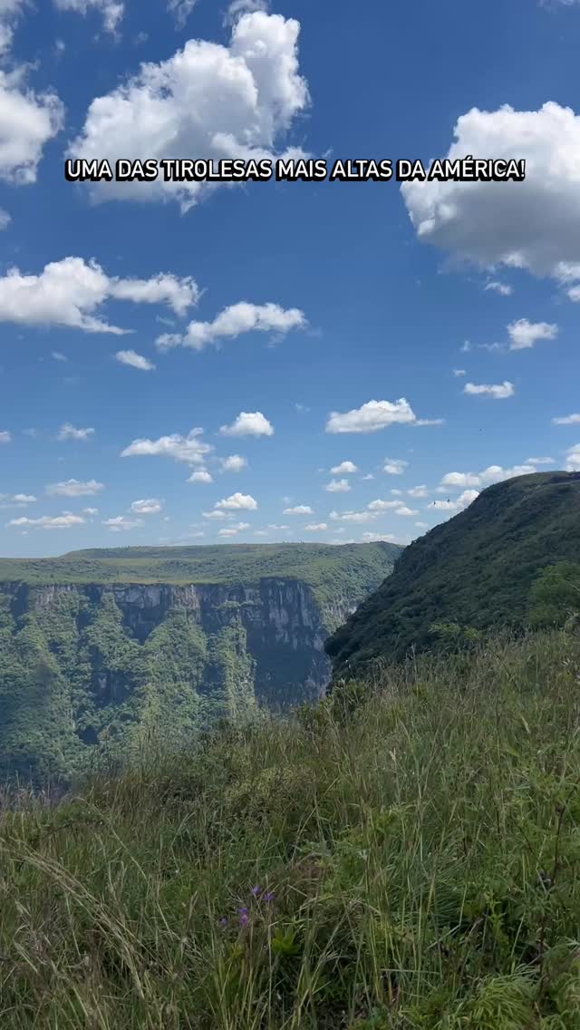 Uma das tirolesas mais altas da América fica no Cânion Fortaleza no Parque Nacional da Serra Geral, na divisa de Santa Catarina com Rio Grande do Sul no território do Geoparque Mundial da UNESCO Caminho dos Cânions do Sul.
Você toparia?
#canyonsdosul #santacatarina #turismonosul #aparadosdaserra #travel