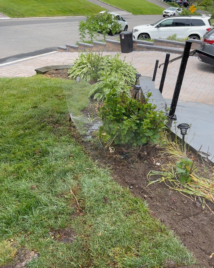 New 7 zone Installation in Great Neck. Front beds, front lawn, back lawn and garden coverage. So many roots…
#ample #irrigation #lawn #sprinklers #sprinkler #lawnsprinklers #installation #summer