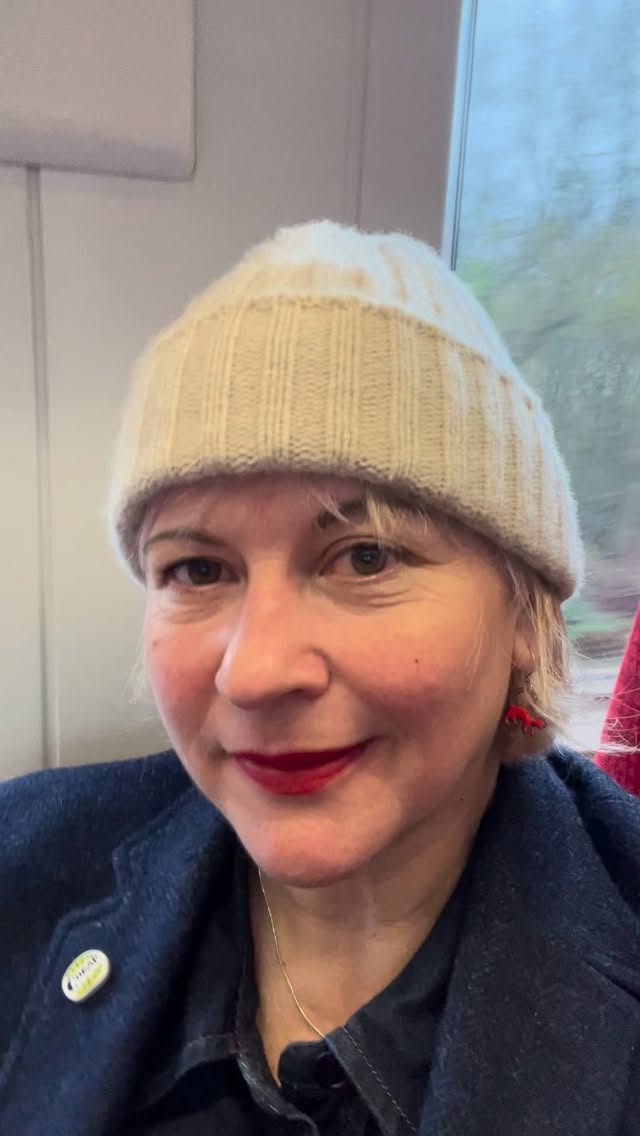 Did I say I had a piece of work in #thebakeryartgallery
The address is 6 Charlton Place just off Camden passage ( nearest tube Angel)
It’s on from this Thursday 5th -15th February open from 12 -6 so do pop by if you can
#textileart #thebakeryartgallery #catart #londonart
tuftingartist