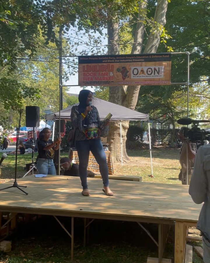If you’re in the area, stop by and say hello. I’m here until 5. Getting to talk about this book brings forth so much light. Thank you to Tiff and the entire crew for helping me get out of my way to be here today. 🥰 #blackwomendo