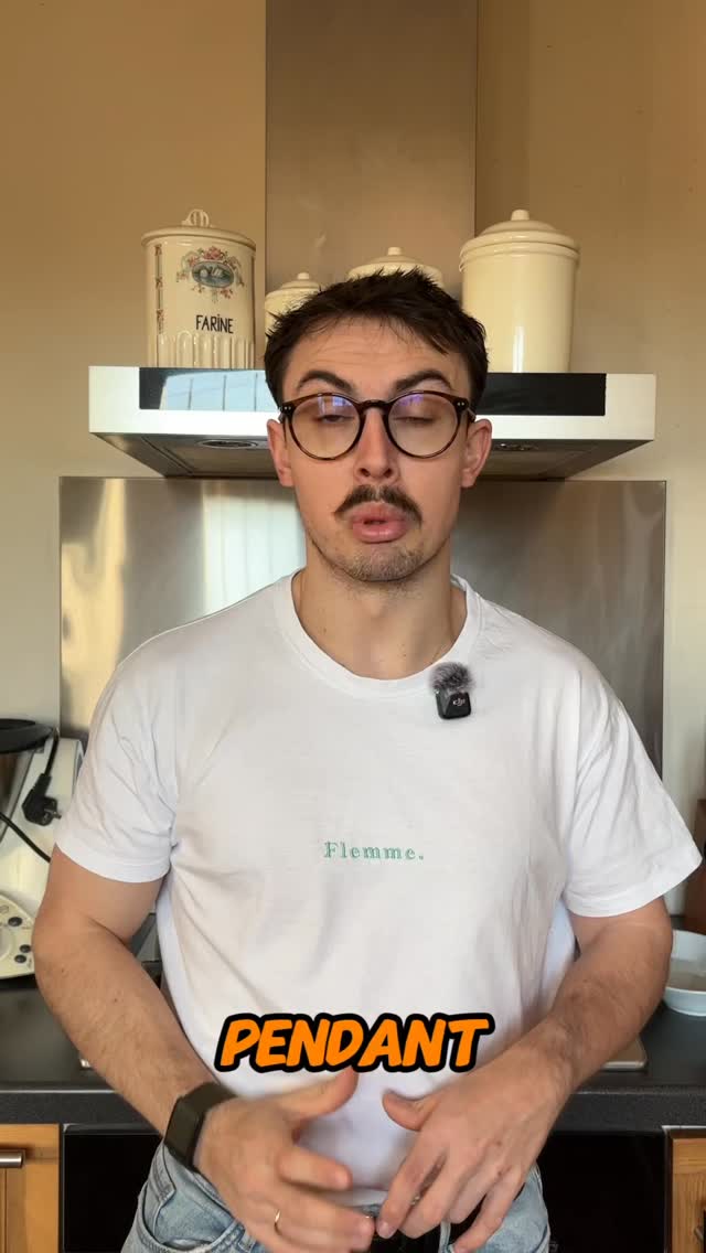 BREWING & TASTING, ep 16 - WHY COFFEE TASTES BITTER?
Pendant longtemps, j’ai cru que mon café était mauvais.
Amer, sec, agressif.
Pas à cause du café.
Mais parce que l’eau restait trop longtemps.
Plus ça coule longtemps, plus l’amertume ressort.
Une bonne extraction, c’est simple :
18 g.
25 à 35 secondes.
Le reste, c’est du bruit.
Si ton café te paraît “normalement amer”…
est-ce que tu l’aimes vraiment, ou est-ce que tu t’y es juste habitué ?
#onecupatadiviso
#coffee #brewing #tastings
