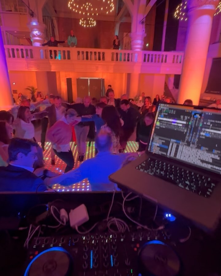 POV: You DJ’ed from Saturday to Saturday in Amsterdam 🎧🔥
Here’s what 8 days of Djing in a row looks like: ranging from birthday parties and corporate events to award shows, gym sessions and a padel sports day
Played at:
Felix Meritis
Olof’s Amsterdam
RAI Amsterdam
Royal Industrieele Groote Club (Dam Square)
Tobacco Theater
Trainmore Koninginneweg
Penthouse Party
Plaza Padel
The season kicked off with a bang, and it’s just starting!