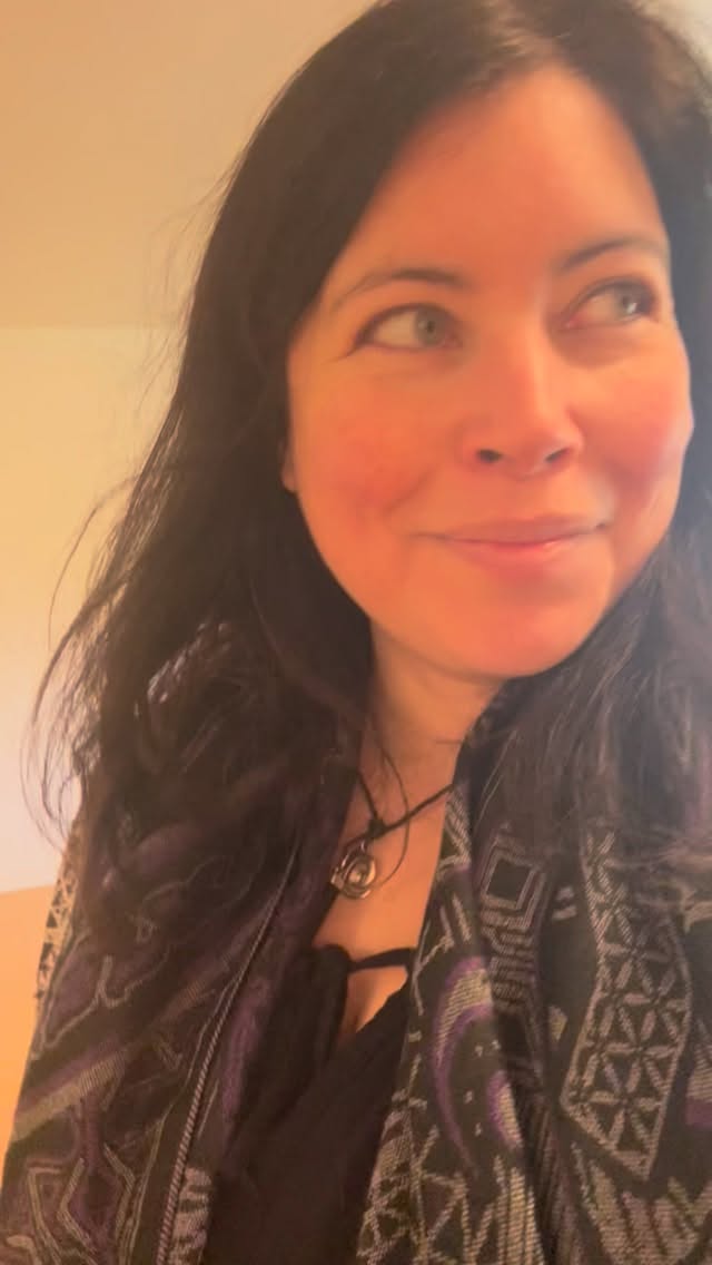 First looks of our new space! So happy and free in our grassy yard!!
This also serves as record for “before” footage. We’ve been cleaning for two straight days so far! Still not clean… but that’s ok because we have a whole team of people taking ownership of the new KindKin. Feels really good 😍
