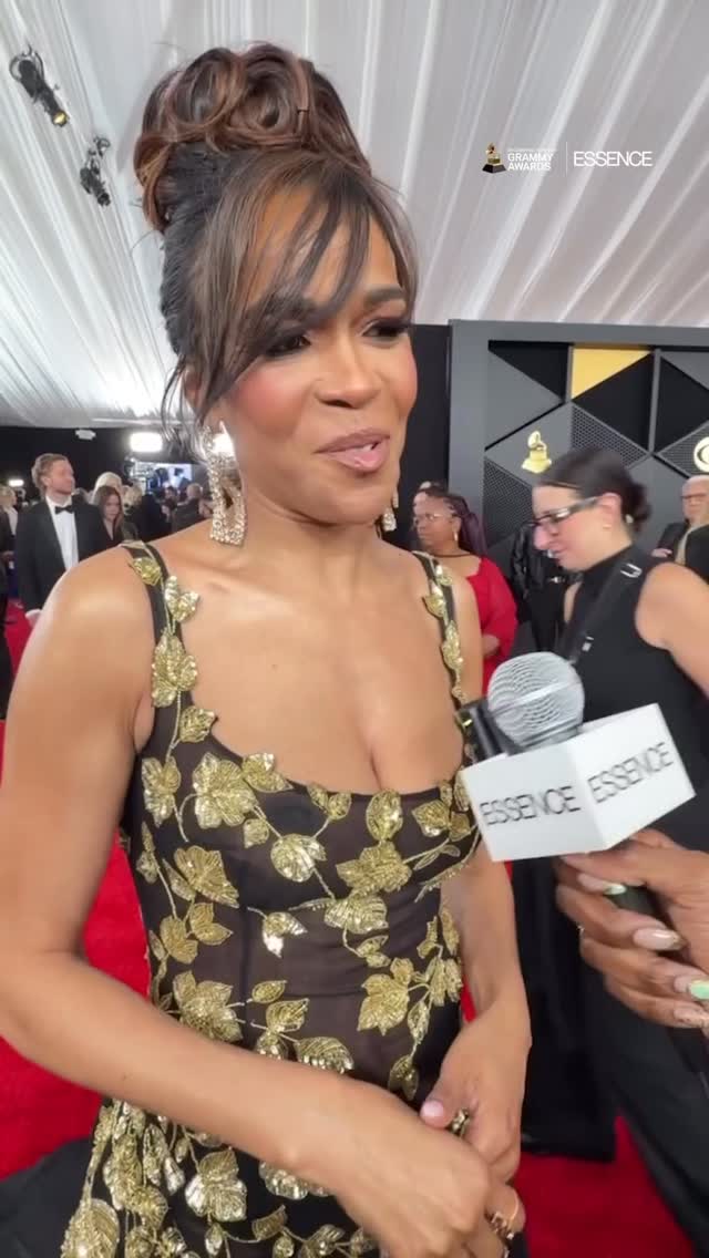 When @michellewilliams walked away from Broadway in 2018 to prioritize her mental health, she thought she’d closed the door on her theatrical dreams forever. But pivots aren’t about endings—they’re about evolution.
Now starring as the deliciously chaotic Viola Van Horn in Death Becomes Her at the Lunt-Fontanne Theatre, Michelle proves that sometimes the best career moves require us to step back, heal, and return stronger. From Destiny’s Child to Chicago to championing mental wellness, she’s always understood that strategic pivots aren’t failures—they’re acts of courage.
Her story reminds us: The most powerful networks we can build are the ones we create with ourselves. When we invest in our own well-being, we give ourselves permission to show up authentically—and that’s when the real magic happens.
Here’s to Michelle and everyone navigating their own season of pivoting. Your comeback story is still being written. 💪🏾🎤🎭
#TheSeasonOfThePivot #MichelleWilliams #BroadwayComeback