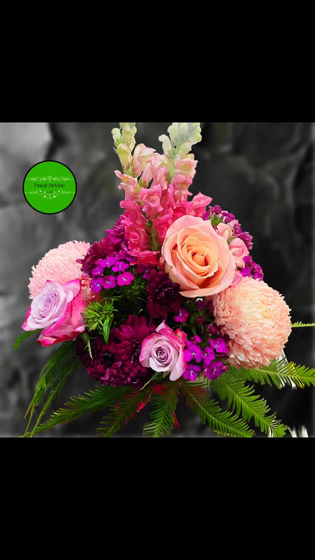 Always keep smiling ! 😊 #flowerssaymorethanwords #huntershillflorist #smile #gladesvilleflorist #sydneyflorist