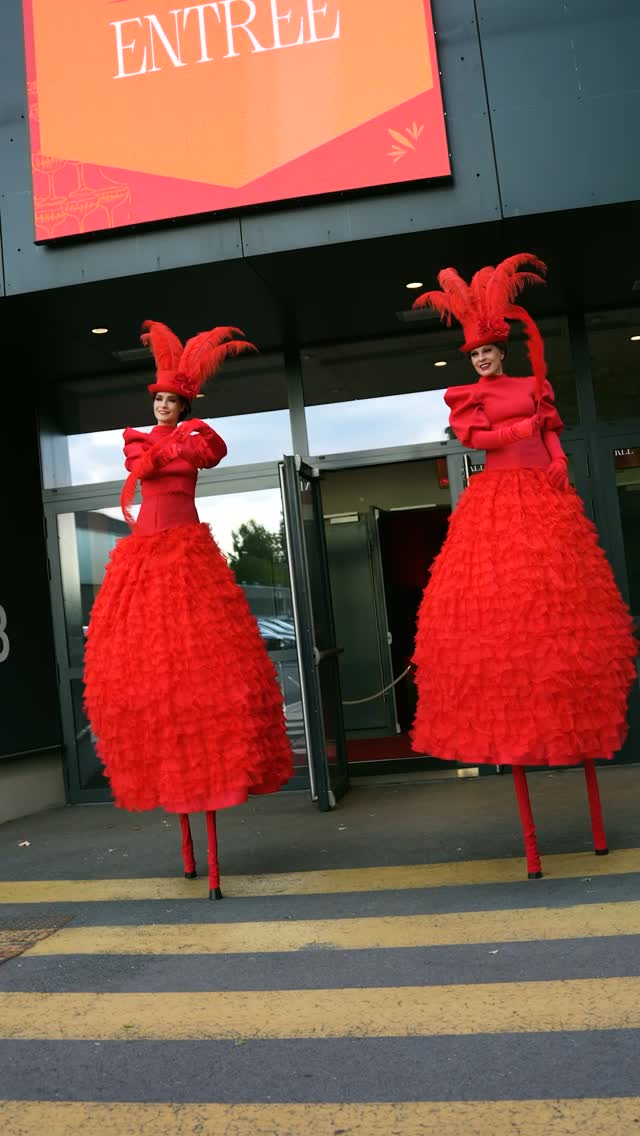 Enter our magical ❤️ world!
#lavieenrouge #steltenloper #stiltwalking #event #entertainment