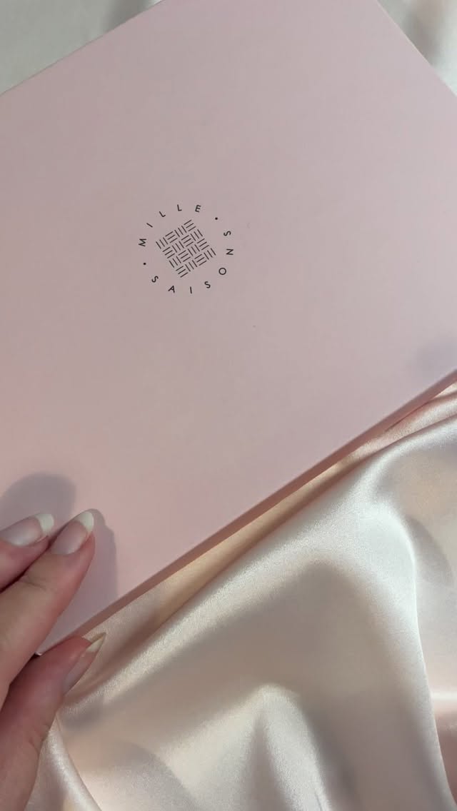 I don’t normally do much marketing for Mother’s Day or Father’s Day as part of the dead parent club because I know it can be hard to deal with and not just the first year; grief is not always linear 💕
But I did make this personalised eye mask last year and have been waiting to post it. So it is three weeks until Mother’s Day (in the UK) and this is a reminder that my personalised eye masks usually take a week for me to make- it does depend a bit on my sewing queue!
And if you want to avoid any Mother’s Day marketing posts, this is your heads up that this is my only planned post before Sunday 15th March. I might post on the day itself.
Video description- hands open a pink Mille Saisons gift box to reveal a pale pink silk eye mask with white vinyl reading Mumma