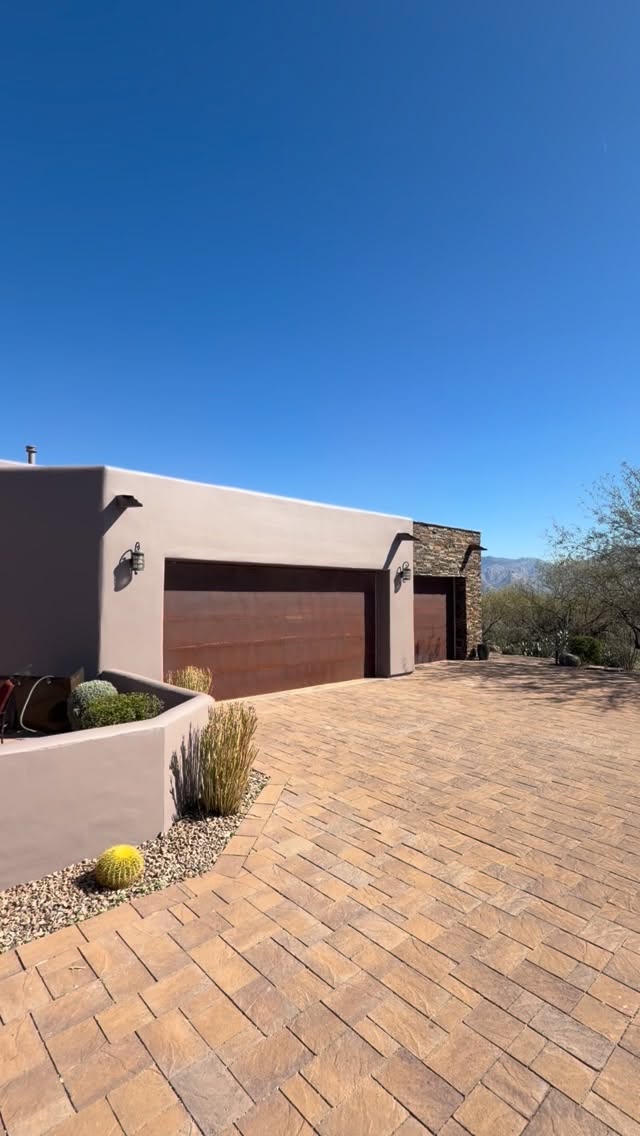 Emerald Rain never misses 💎🌧️💎
Simple repaint. Major upgrade.
📍 Oro Valley
📞 520-479-4035
🌐 lgndpainting.com
#LGNDPainting #EmeraldRain #ExteriorRepaint #TucsonHomes #fypage