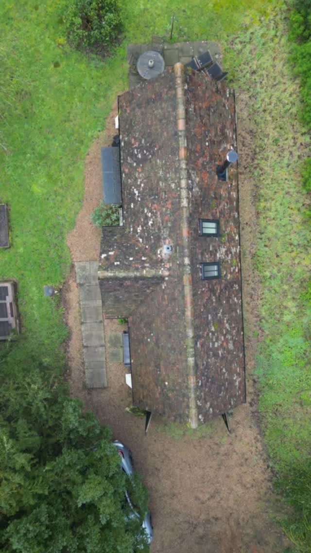 A cosy little hideaway alert 🏡🐾✨ Crumble and I had the loveliest stay at The Snuggery — the kind of place that makes you slow down, pop the kettle on, and get comfy.
Stay highlights (save this!)
🐾 Dog-friendly (Crumble-approved)
🔥 Cosy living space + stove vibes
🍽️ Little kitchen for easy meals
🛁 Cute bathroom with a bath
📸 Super photogenic, cottage-style details
Would you stay somewhere like this? 🤎
👇 Save for later + tell us your fave bit!
#dogfriendlystays #dogfriendlyuk #ukstaycation #airbnbfinds #cottagecore