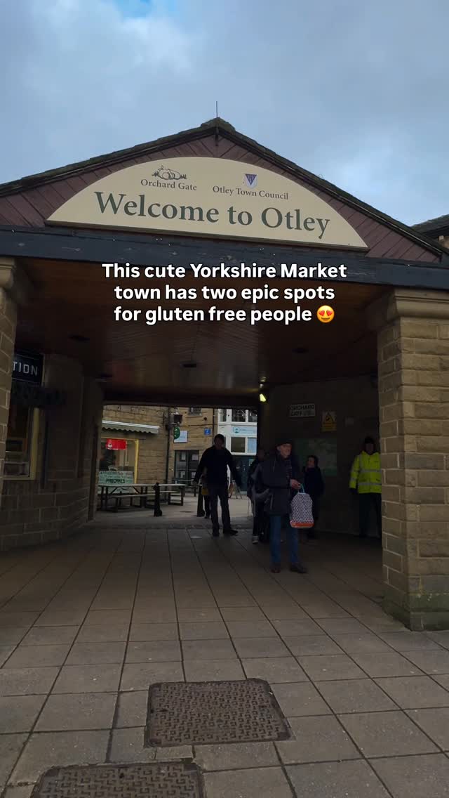 This Yorkshire town has 2 amazing places to eat which are coeliac safe!
Welcome to Otley, West Yorkshire. Just a stones throw away from the bus station you'll find O'Deli Cafe - a cute little corner café serving up gluten free homemade delights - including toasties and Yorkshire Pudding wraps! Plus the best coffee in town.
Just around the corner is a BRAND NEW shop - O'Deli Bagels and Bakery - serving up 100% gluten free goodies from cakes and bakes to scrummy loaded bagels. 🥰
📍Bagels & Bakery by O'Deli 9 Market St, Otley, West Yorkshire
Friday & Saturdays 9am - 3pm (for now!)
📍O'Deli Cafe 4 New Market, Otley
Monday - Saturday 9:30 - 4:30
Closed Sundays
#GlutenFreeYorkshire #CoeliacFriendly #GlutenFreeFoodie